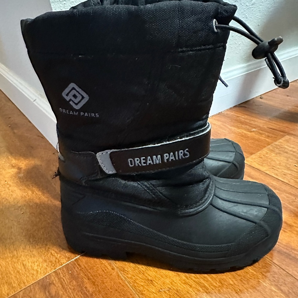 Dream Pairs Black Snow Boots sz. 1